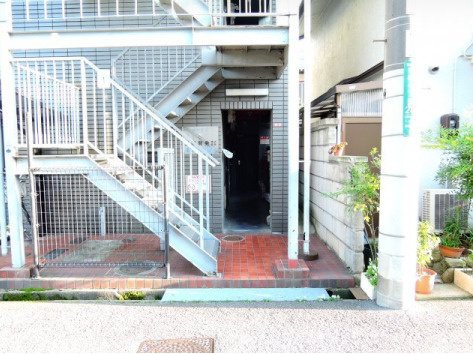 高槻市寿町１丁目のアパートの外観