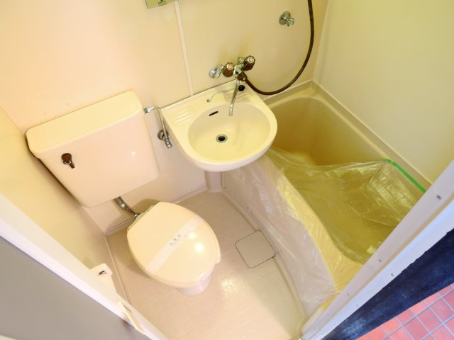 高槻市寿町１丁目のアパートの浴室
