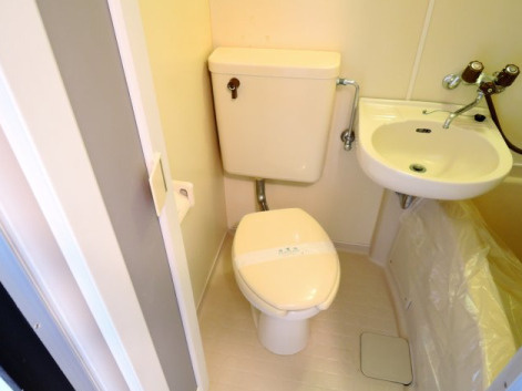 高槻市寿町１丁目のアパートの洗面所