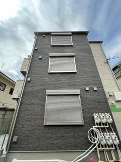 【外観パース】 | セキュリティに配慮して全ての窓にシャッター雨戸