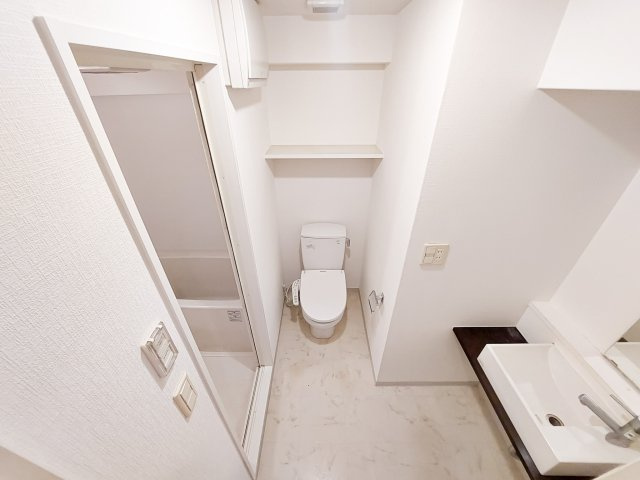 サヴォイフェアリーパーク　2階の洗面所|別号室のものです。現状優先になります。
※床・設備の色はお部屋によって異なります。