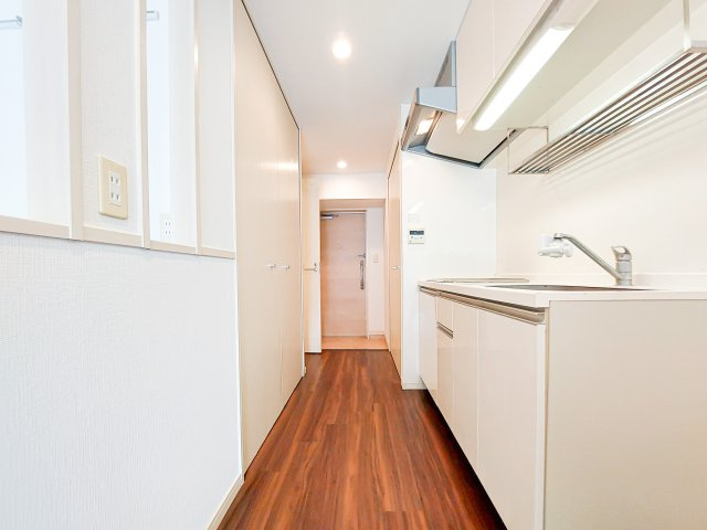 サヴォイフェアリーパーク　2階の玄関|別号室のものです。現状優先になります。
※床・設備の色はお部屋によって異なります。