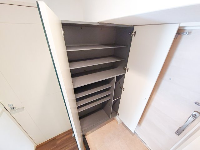 サヴォイフェアリーパーク　2階の収納|別号室のものです。現状優先になります。
※床・設備の色はお部屋によって異なります。