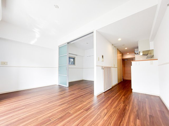 サヴォイフェアリーパーク　2階の居間・リビング|別号室のものです。現状優先になります。
※床・設備の色はお部屋によって異なります。