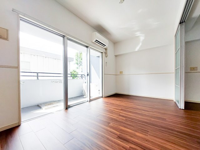 サヴォイフェアリーパーク　2階の居間・リビング|別号室のものです。現状優先になります。
※床・設備の色はお部屋によって異なります。