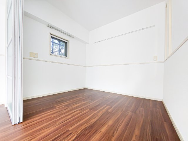 サヴォイフェアリーパーク　2階の洋室|別号室のものです。現状優先になります。
※床・設備の色はお部屋によって異なります。