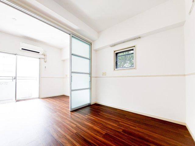 サヴォイフェアリーパーク　2階の洋室|別号室のものです。現状優先になります。
※床・設備の色はお部屋によって異なります。