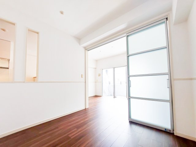 サヴォイフェアリーパーク　2階の洋室|別号室のものです。現状優先になります。
※床・設備の色はお部屋によって異なります。
