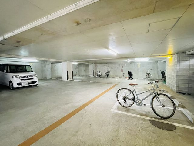 ロイヤルパークヒルの駐車場