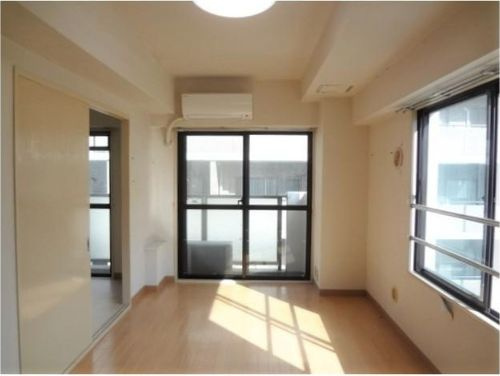 シェソワ百人町の居間・リビング|2面採光！（同一仕様写真）