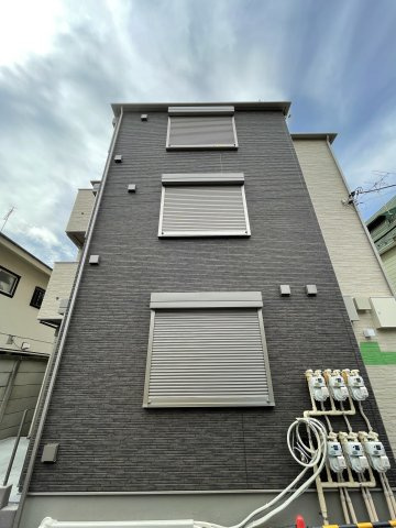 キャラクターメゾン（Ｒ）キュルチュール文京の外観パース|セキュリティに配慮して全ての窓にシャッター雨戸