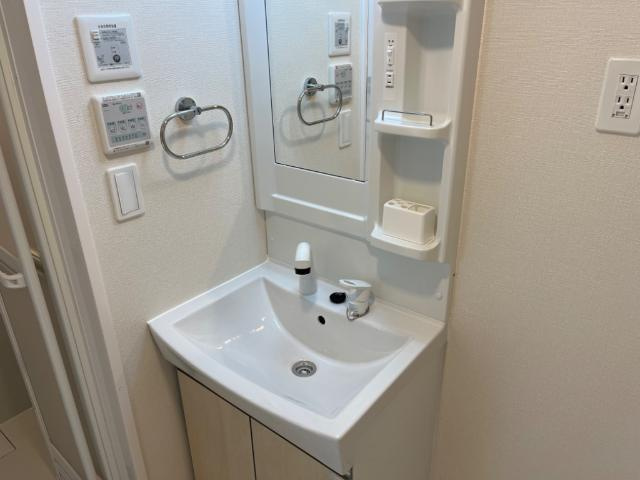 シルバーフォックスの独立洗面台|洗髪洗面化粧台