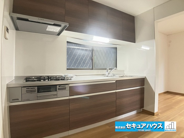 【中古住宅】名古屋市中川区千音寺3丁目のキッチン|【キッチン】
◆同時にたくさんの料理が調理できる。「焼く・蒸す・煮る」の工程を同時進行で進めることができるので、料理を素早く作ることができます。育児でバタバタ忙しいママに嬉しい♪
