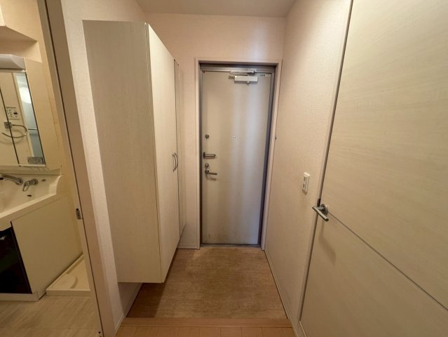 アークファイブの玄関