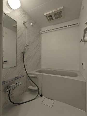 ミオテゾーロ哲学堂カーザの浴室|コンパクトで使いやすいお風呂です