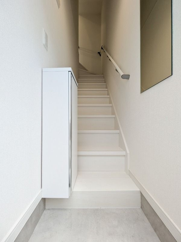 マーレ弦巻の玄関