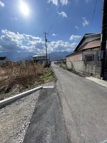 新居浜市中村松木２丁目の売地の前面道路含む現地写真