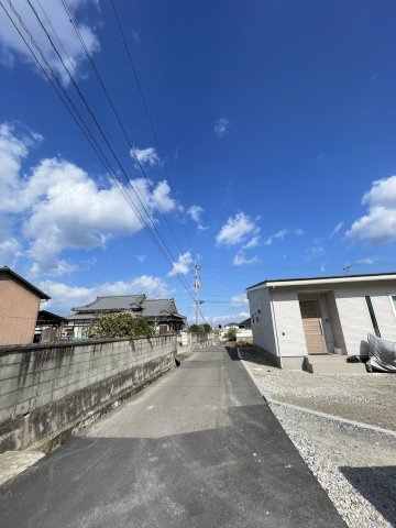 新居浜市中村松木２丁目の売地の前面道路含む現地写真