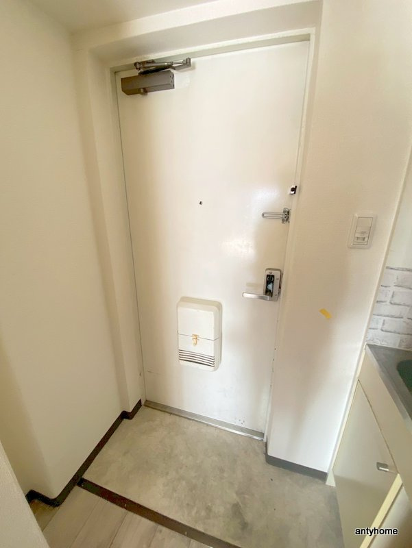 エリンデール桜川　仲介手数料無料の玄関