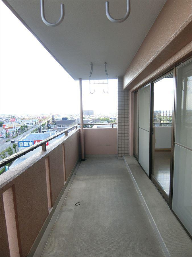 グランドハイツのバルコニー|お洗濯にも便利なバルコニー付き