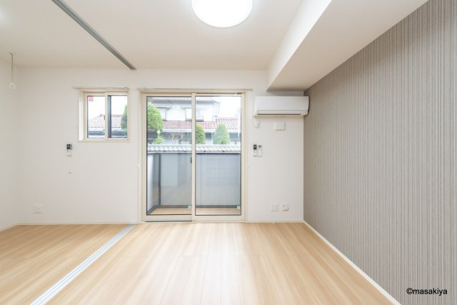 蔵谷ハイツの居間・リビング|写真は同じ大和ハウス施工の物です。色、仕様は若干異なります。