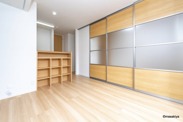 蔵谷ハイツの居間・リビング|写真は同じ大和ハウス施工の物です。色、仕様は若干異なります。