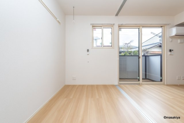 蔵谷ハイツの居間・リビング|写真は同じ大和ハウス施工の物です。色、仕様は若干異なります。