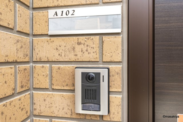 蔵谷ハイツのエントランス|写真は同じ大和ハウス施工の物です。色、仕様は若干異なります。