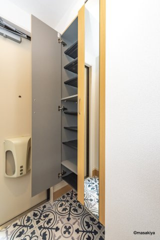 蔵谷ハイツの玄関|写真は同じ大和ハウス施工の物です。色、仕様は若干異なります。