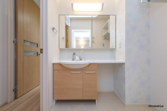 蔵谷ハイツの洗面所|写真は同じ大和ハウス施工の物です。色、仕様は若干異なります。