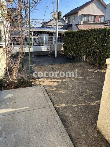 花住坂戸建の駐車場