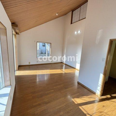 花住坂戸建の居間・リビング