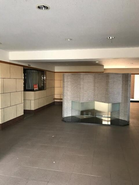 大新ヒルズのロビー