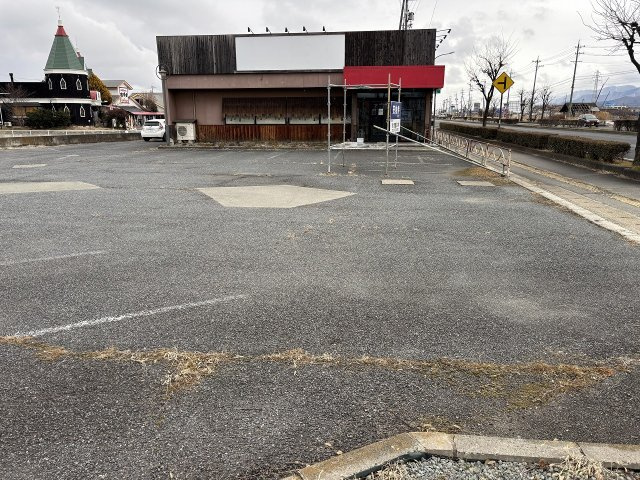 篠ノ井東福寺　店舗の駐車場