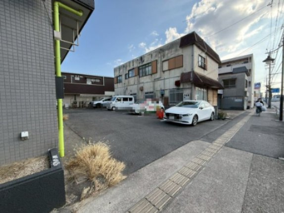 210ルミエールの駐車場