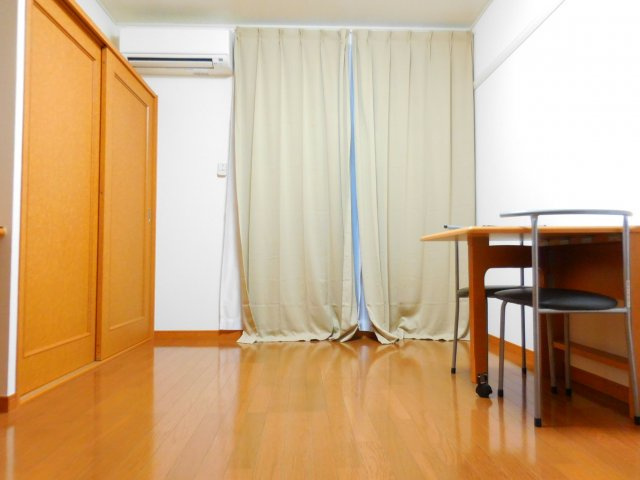 レオパレスワンズライフの洋室