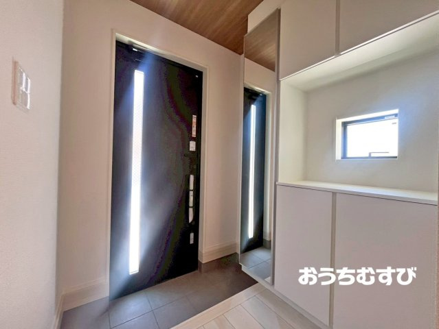 守山区川村町(全5棟)の玄関