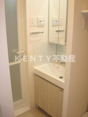 【洗面所】 | アジールコート武蔵新田 | 明るい洗面所です