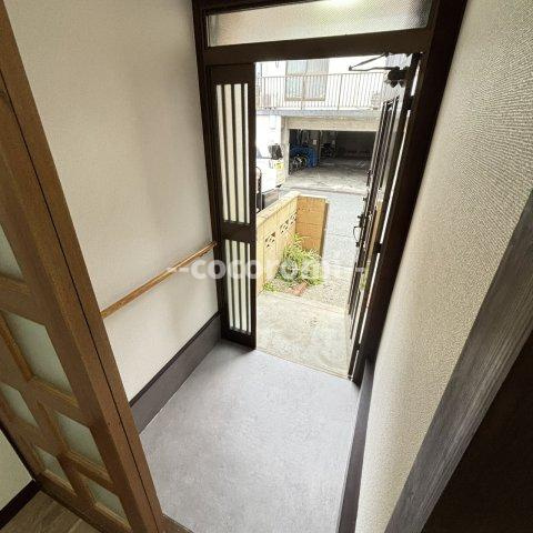門真市向島町貸家の玄関
