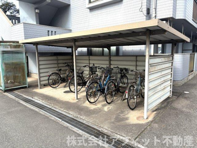 【その他共用部分】 | メゾンゆき | 屋根付き駐輪場