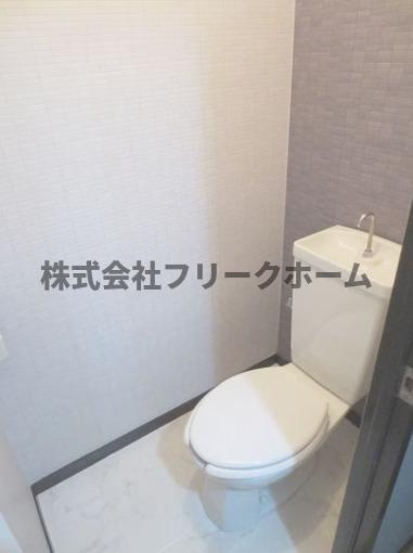 武蔵野市吉祥寺南町５丁目の賃貸マンションのトイレ