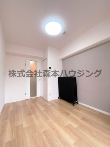 【洋室】 | 　ミルキーハイツ | 落ち着いた色調の洋室です