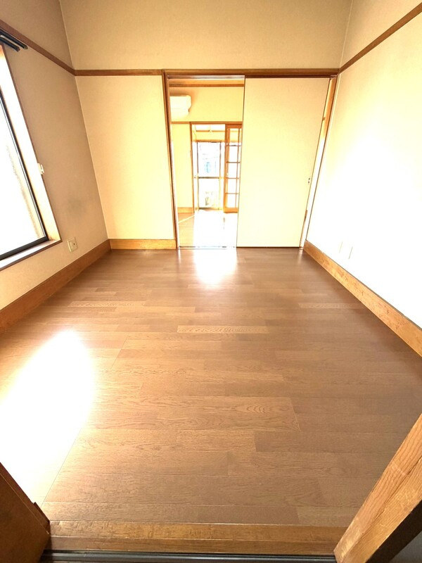 川崎市多摩区菅馬場１丁目のアパートの居間・リビング