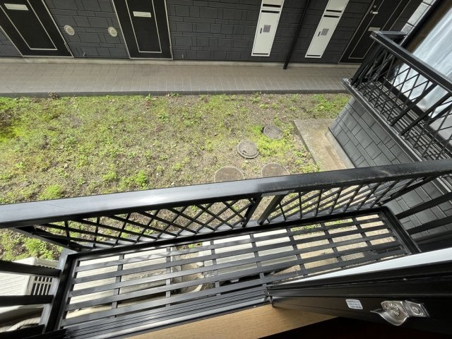 小金井市東町４丁目のアパートのバルコニー