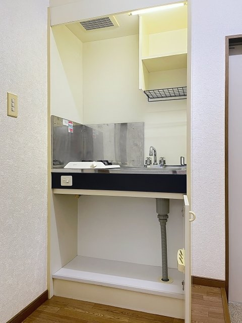 小金井市東町４丁目のアパートのキッチン