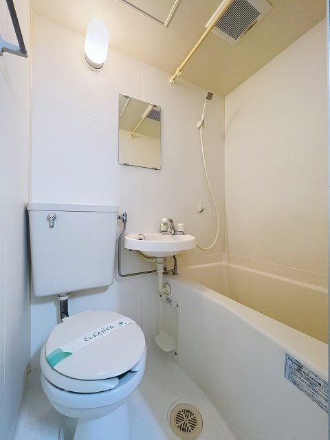 小金井市東町４丁目のアパートの洗面所