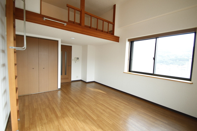 第13平勝ビルの居間・リビング