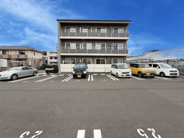 ベレオ チェラーグⅡの駐車場