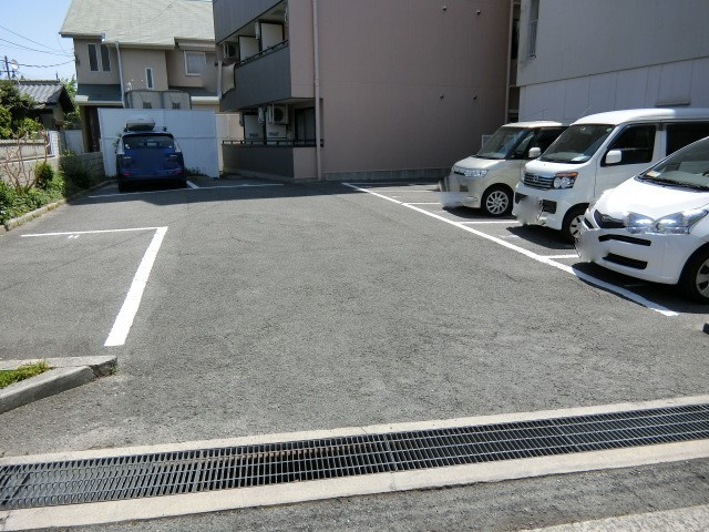 パルウェーブの駐車場