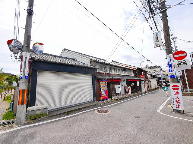 杉田貸家店舗の外観